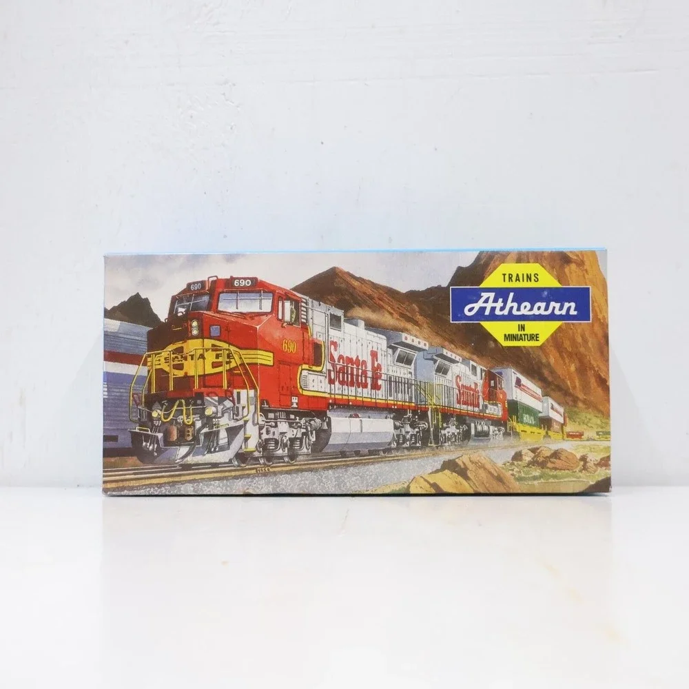 Athearn HO Scale McCloud River Railroad Company 50ft Box Car Knuckle Coupler